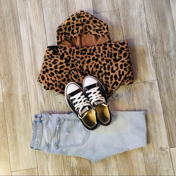 Leopard CropHoodie - Picture 4 of 5